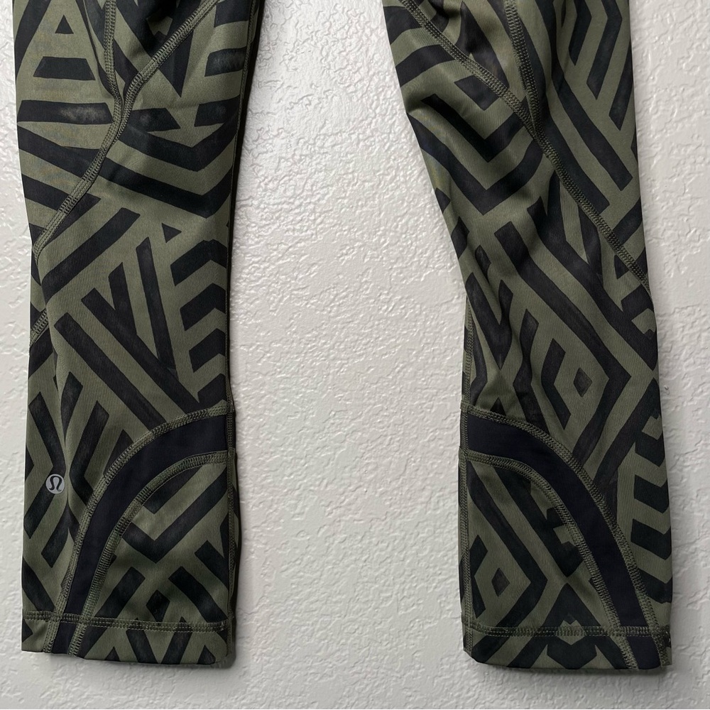 Lululemon Run: Inspire Crop II Leggings Chevron Shuffle Fatigue Green Black - Picture 9 of 11
